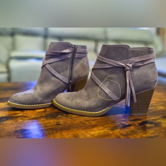Express, Booties, color grey, size 8 - Picture 2 of 11